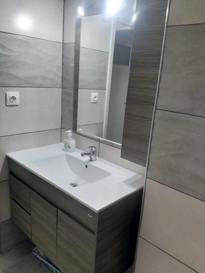 A Convenient Apartment In The Heart Of Atény Exteriér fotografie